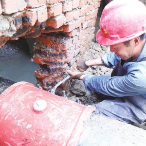 安徽阜陽：不畏烈日，他們走遍大街小巷