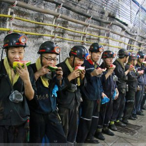 酷暑難耐，劉莊煤礦將“清涼”送到每一名職工心里